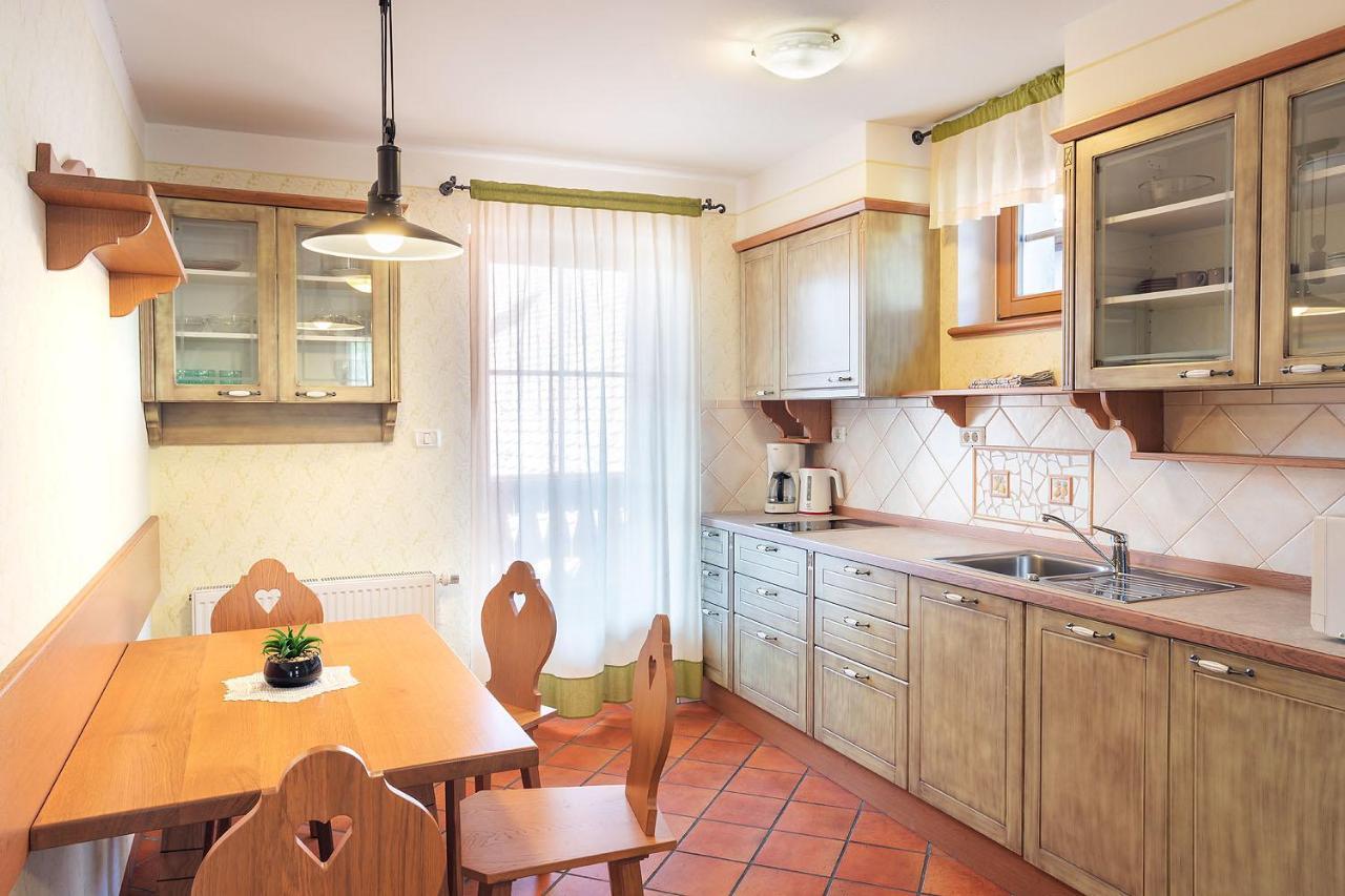 Apartments Tourist Farm Matijovc Naklo ภายนอก รูปภาพ