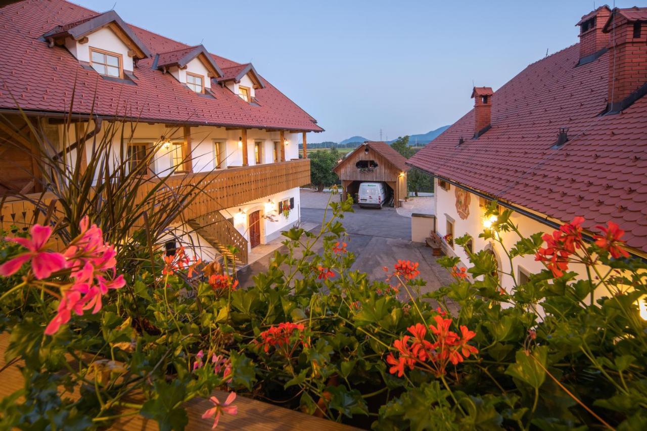 Apartments Tourist Farm Matijovc Naklo ภายนอก รูปภาพ